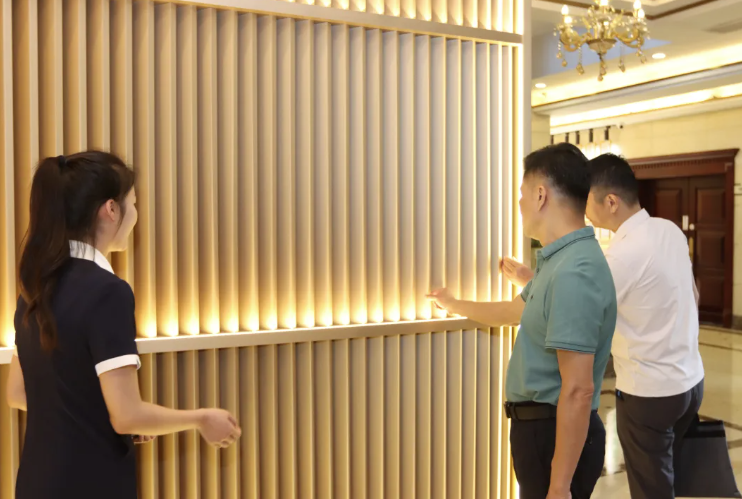 肇庆市政府研究室党组成员、副主任张杰雄带队莅临爱游戏(中国)开展专题调研